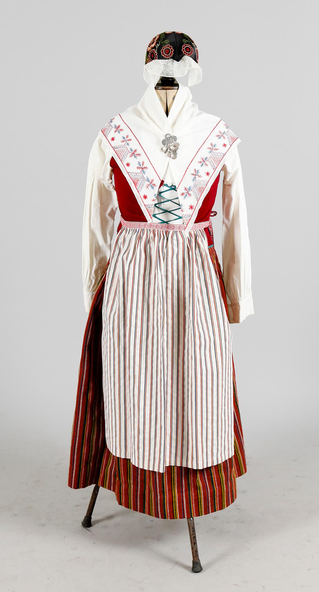FOLKDRÄKT, Skedevi, Östergötland.