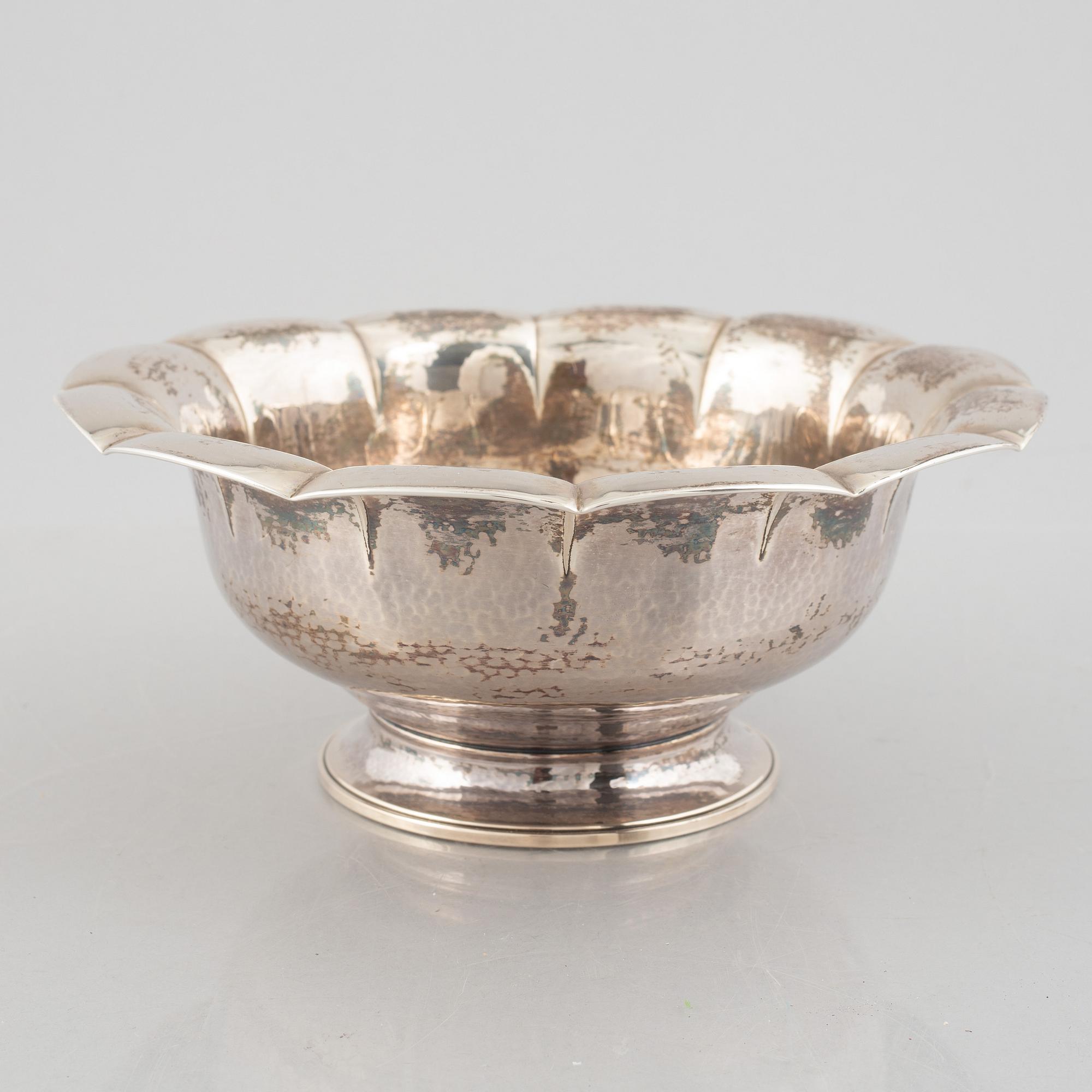 A silver bowl, Bremer Werkstätten für kunstgewerbliche Silberarbeiten, Bremen, Germany, first half of the 20th century.