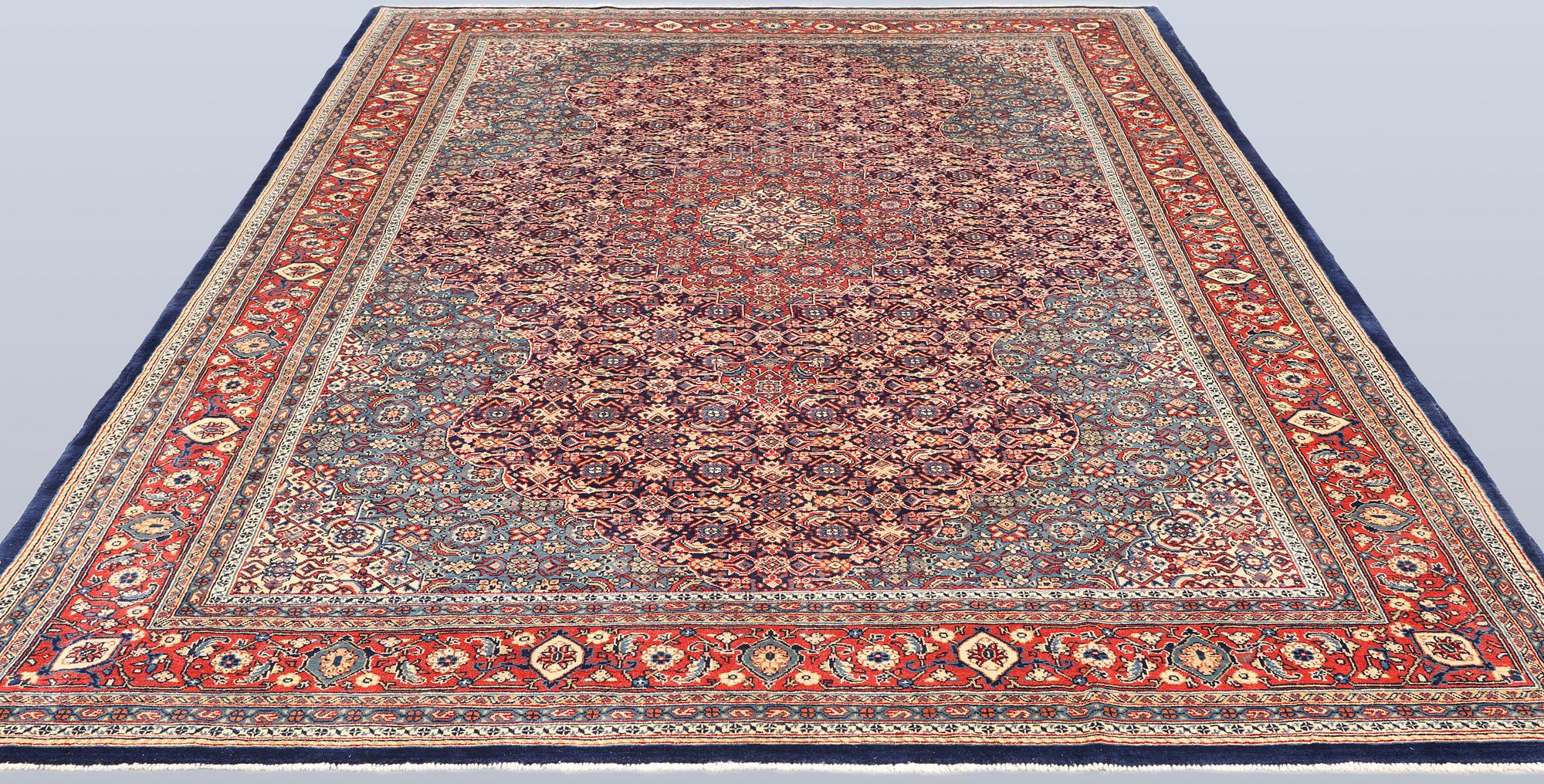 A Sarouk carpet, c. 304 x 218 cm.
