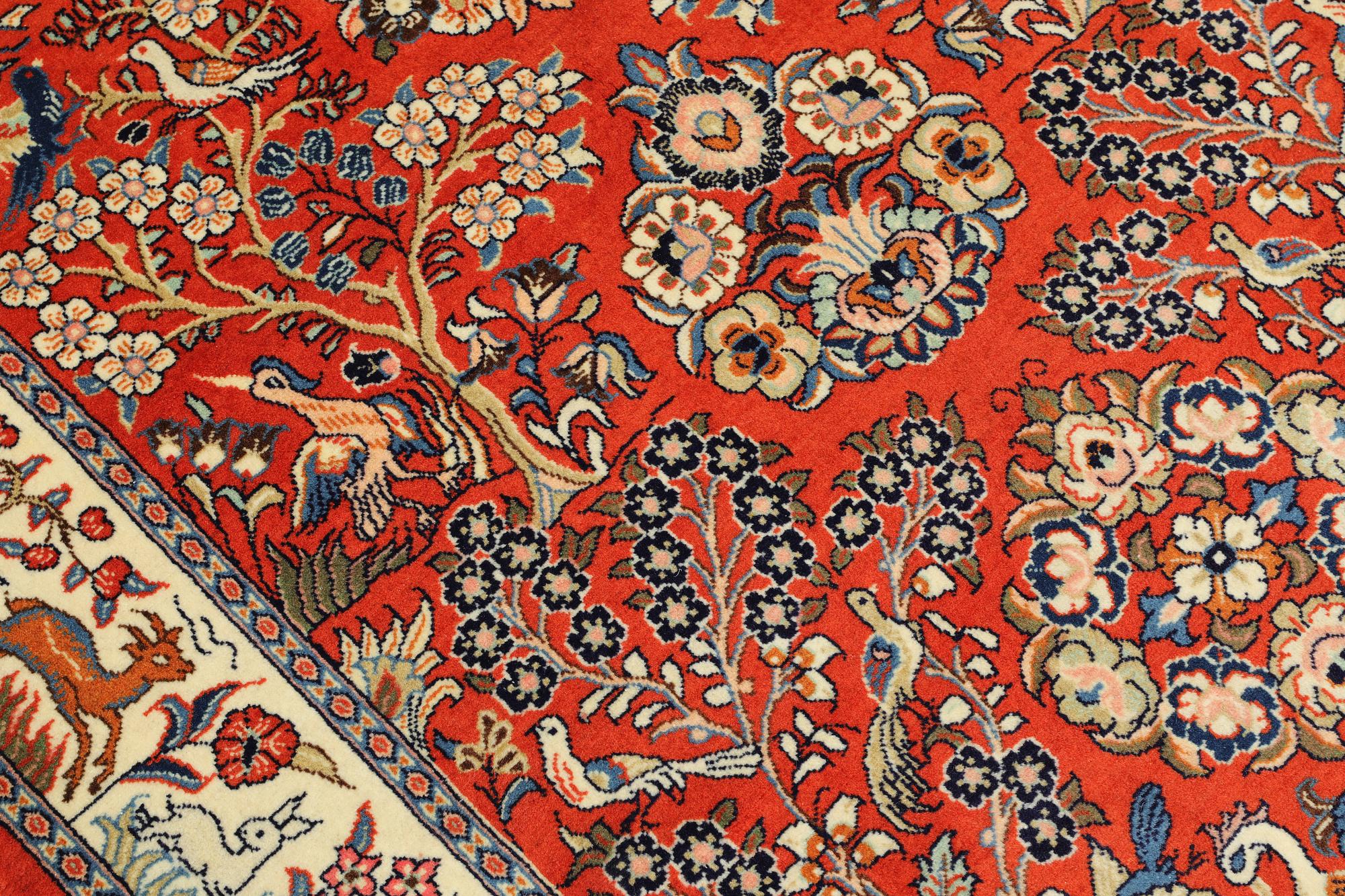 A Sarouk rug, approx. 212 x 140 cm.