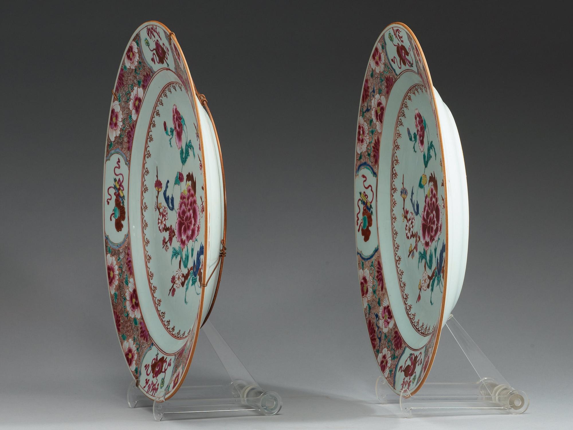A pair of famille rose chargers, Qing dynasty, Qianlong (1736-95).