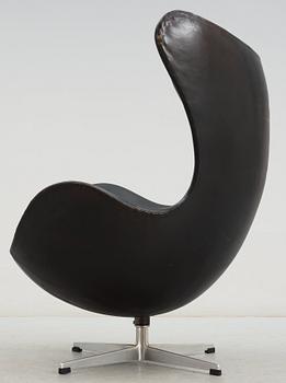 ARNE JACOBSEN, fåtölj "Ägget", Fritz Hansen, omkring 1960.