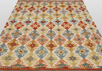 A Kilim rug, approx. 254 x 174 cm.
