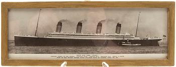 Brochure "White Star Line" as well as a framed photo of "Titanic".