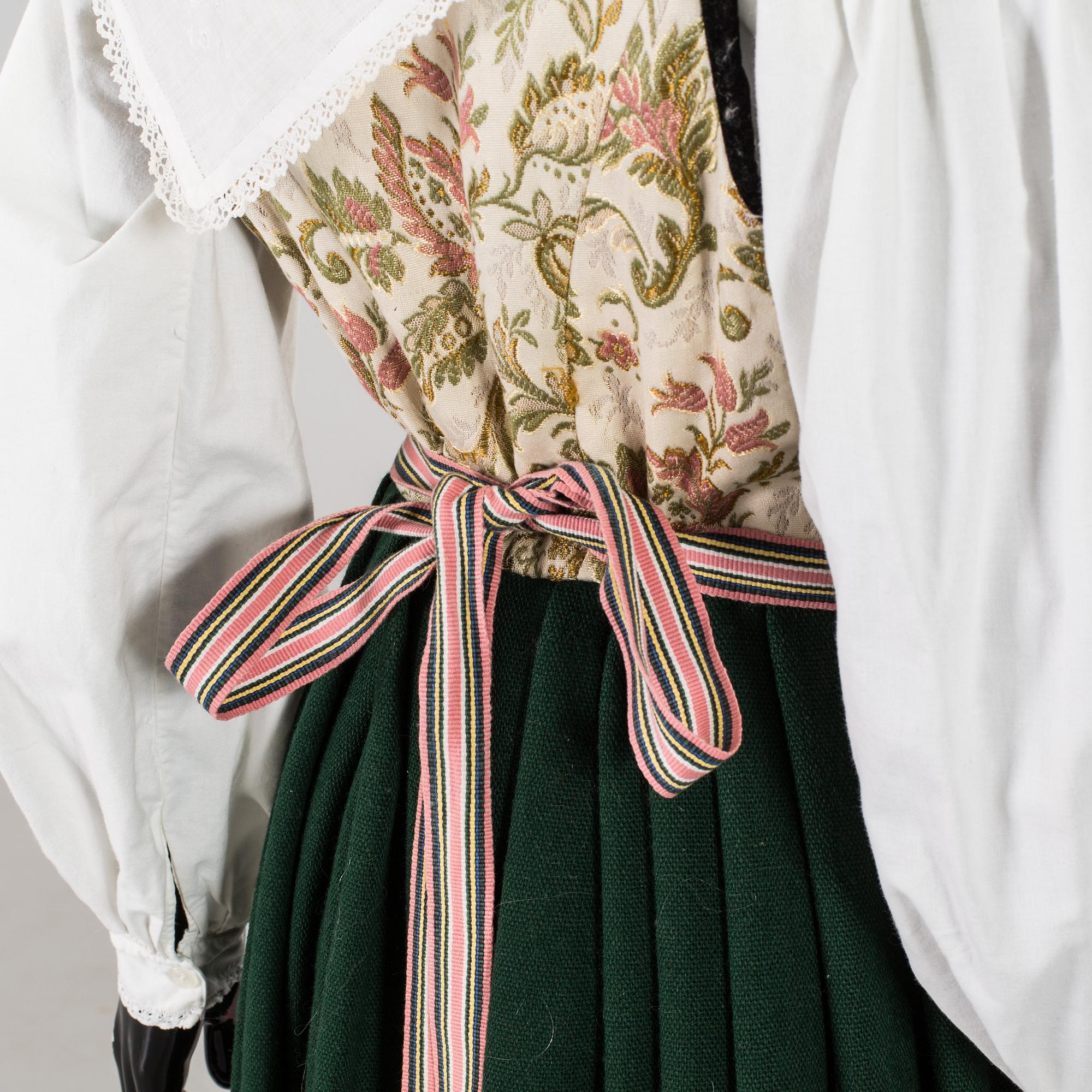 HÄRADSDRÄKT Färs o Frosta, 1900-talets andra hälft.