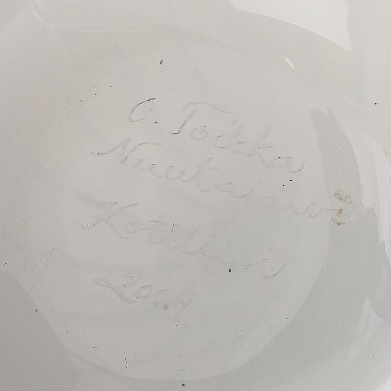 Oiva Toikka, a glass sculpture signed O. Toikka Nuutajärvi, Kotiliesi 2004.