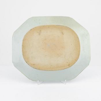 A Chinese blue and white porcelain charger, Qing dynasty, Qianlong (1736-95).