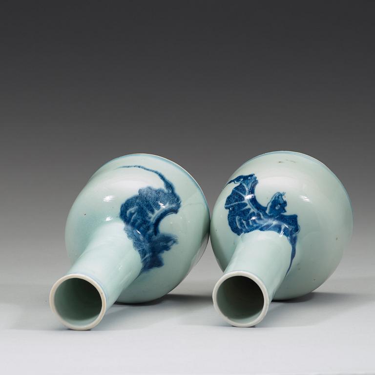 A pair of blue and white porcelain mallet form vases, Qing dynasty, 19th century.