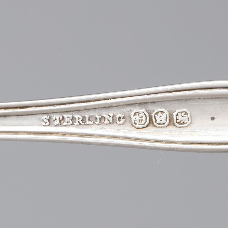 PARTI GAFFLAR SAMT KNIVAR, silver, mest England 1800-1900-tal. Tot ca 540 gram.