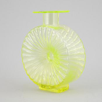 HELENA TYNELL, a sun glass bottle for Riihimäen Lasi Oy. In production 1964-1974.