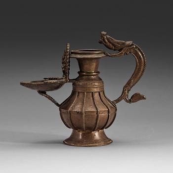 25. KANNA/LAMPA, kopparlegering. Tibet/Nepal, 1800-tal.