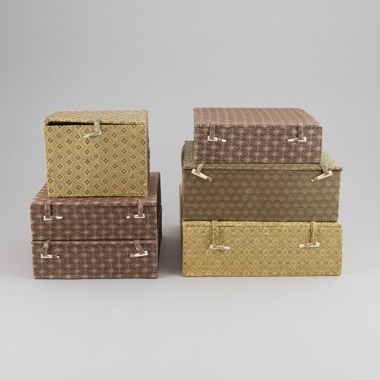 ASKAR, sex stycken, sidenklädda. Kina, 1900-tal.