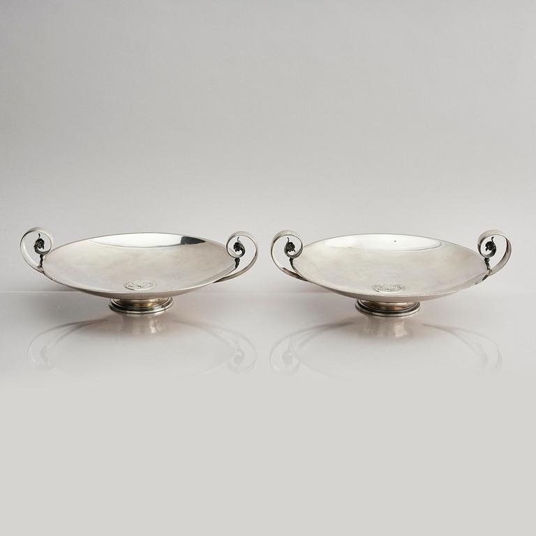 Two sterling silver bowls with handles, Atelier Borgila, designed by Erik Fleming, Stockholm 1930.