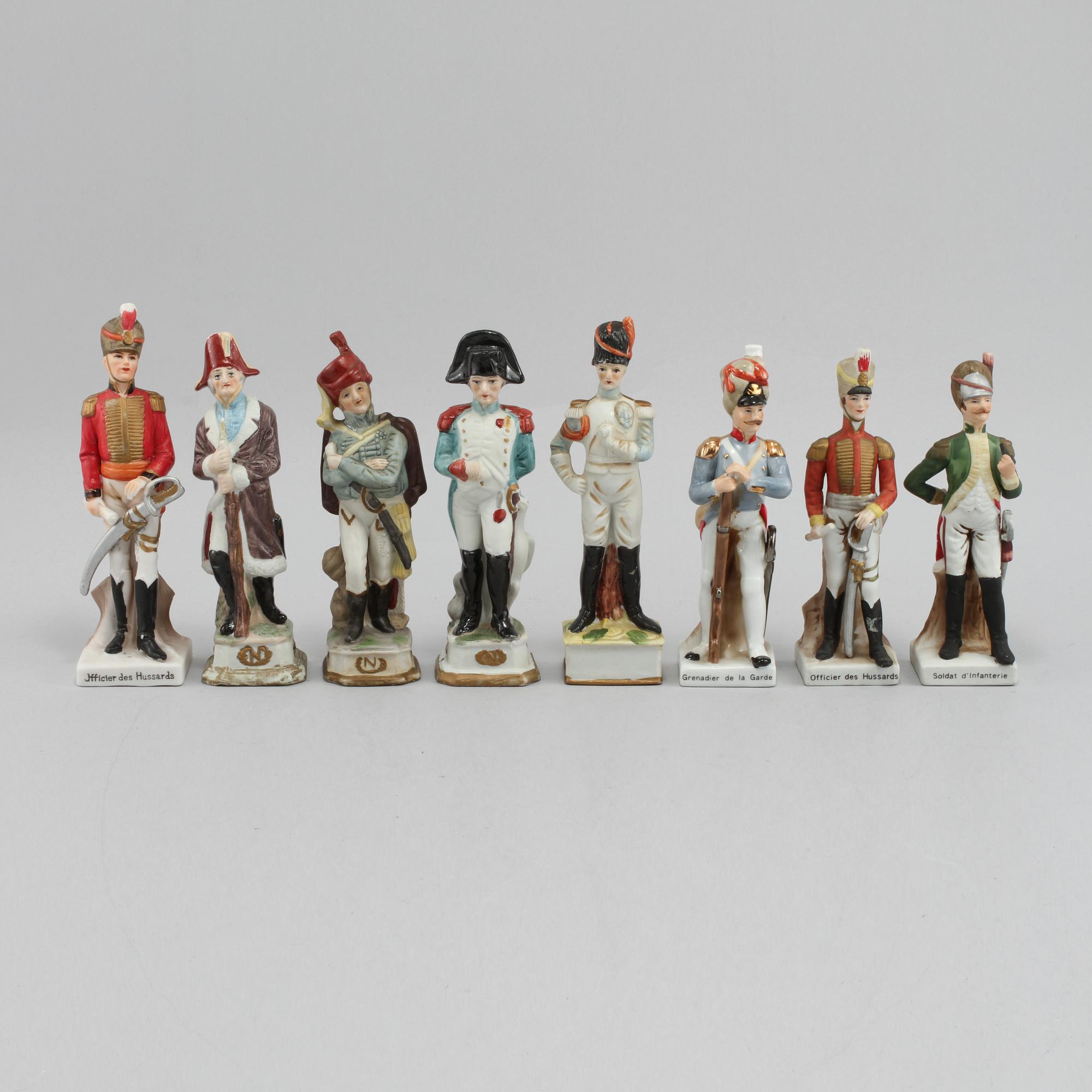 FIGURINER, 8 st, porslin, 1900-talets andra hälft.