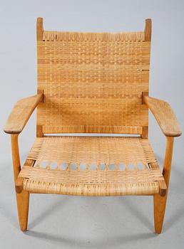 A CH-27 lounge chair, designed by Hans J Wegner for Carl Hansen & Son,
