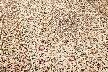 A Kashan carpet, c. 300 x 198 cm.