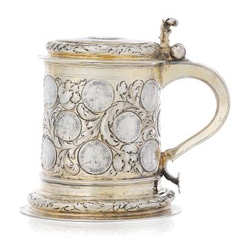 A German 17th century silver-gilt tankard, mark possibly of Abraham Wilde (Königsberg 1676-?).