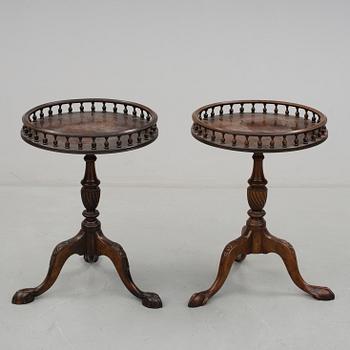 SIDOBORD/BLOMBORD, ett par, Reprodux, Bevan Funnell, England,  1900-talets slut.