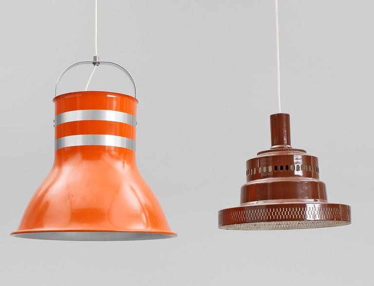 TAKLAMPOR, 2 st, bl a "Kosta-lampan", 1900-tal. H 28-46.