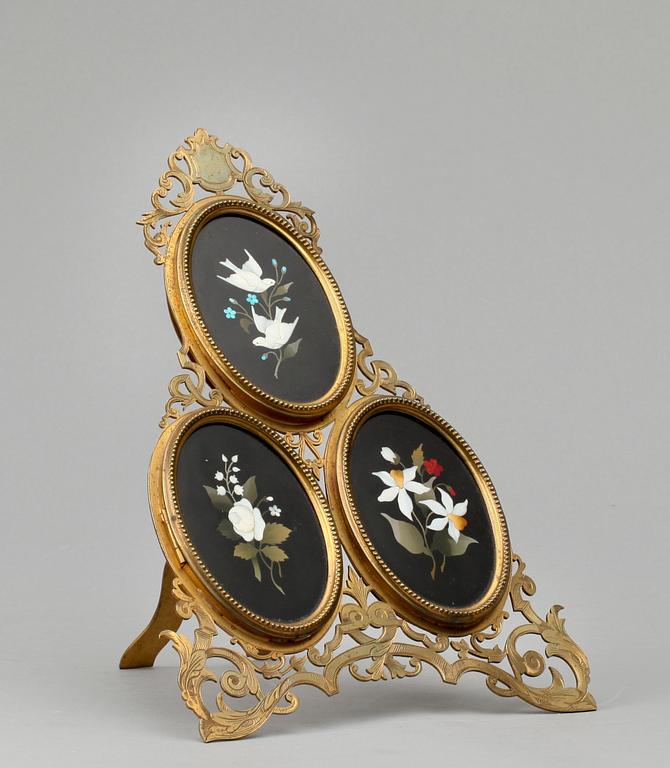 FOTORAM, mässing samt pietra dura, Italien, 1900-talets början.