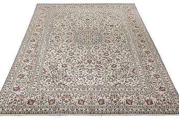 A Kashan carpet, c.355 x 243cm.