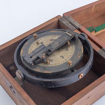 A compass, first half of the 20th Century.