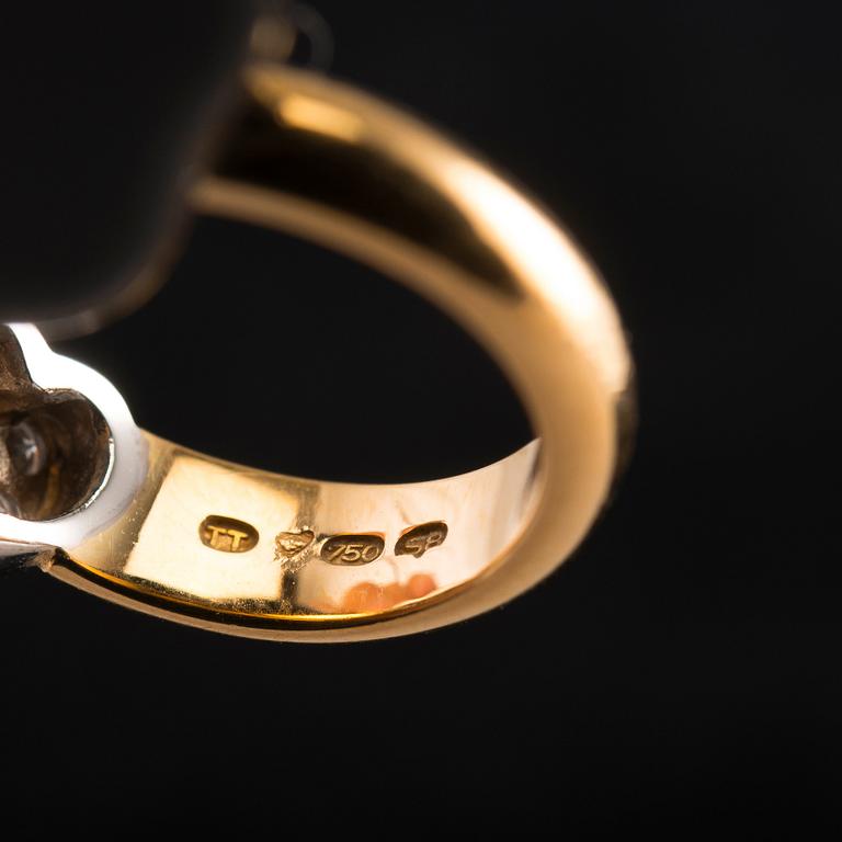 RING, 8/8 slipade diamanter ca 0.18 ct. 18K guld och vitguld. T. Tillander 1995. Storlek 14-, vikt 4,6 g.