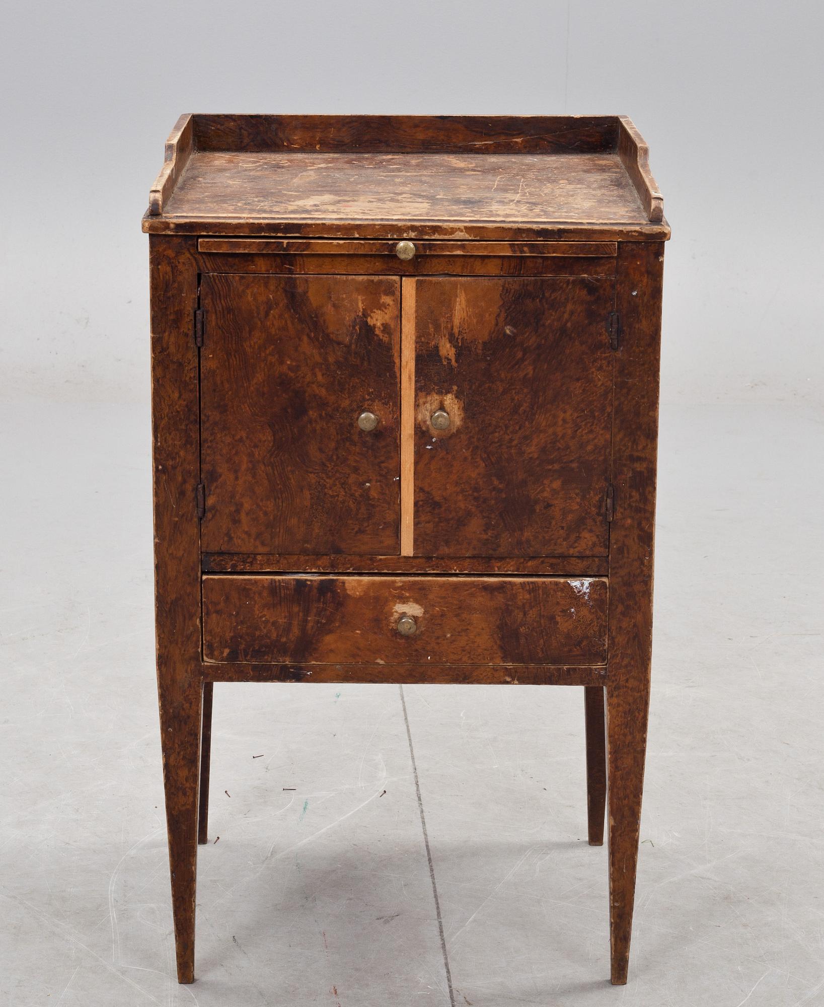 POTTSKÅP, sengustavianskt, omkring 1800.