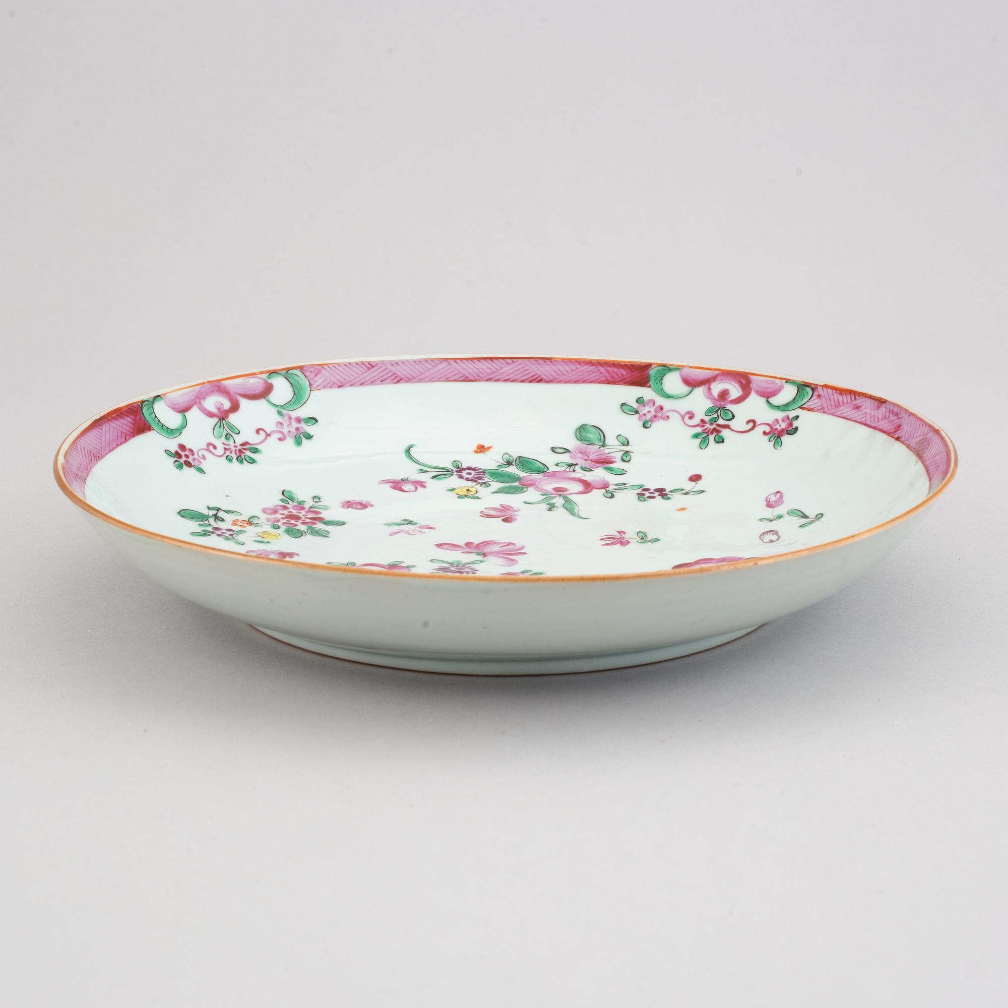 A famille rose export porcelain dish, Qing dynasty, Qianlong (1736-95).