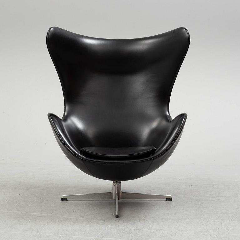 ARNE JACOBSEN, "Ägget", fåtölj, Fritz Hansen, Denmark, 1960-tal.