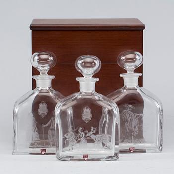 SCHATULL med 3 KARAFFER, "Linné", Olle Alberius Orrefors, 1900-talets andra hälft, numrerad upplaga 78/100.