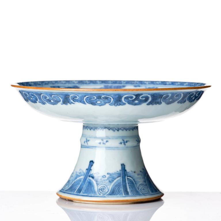 A blue and white tazza, Qing dynasty, 19th Century.