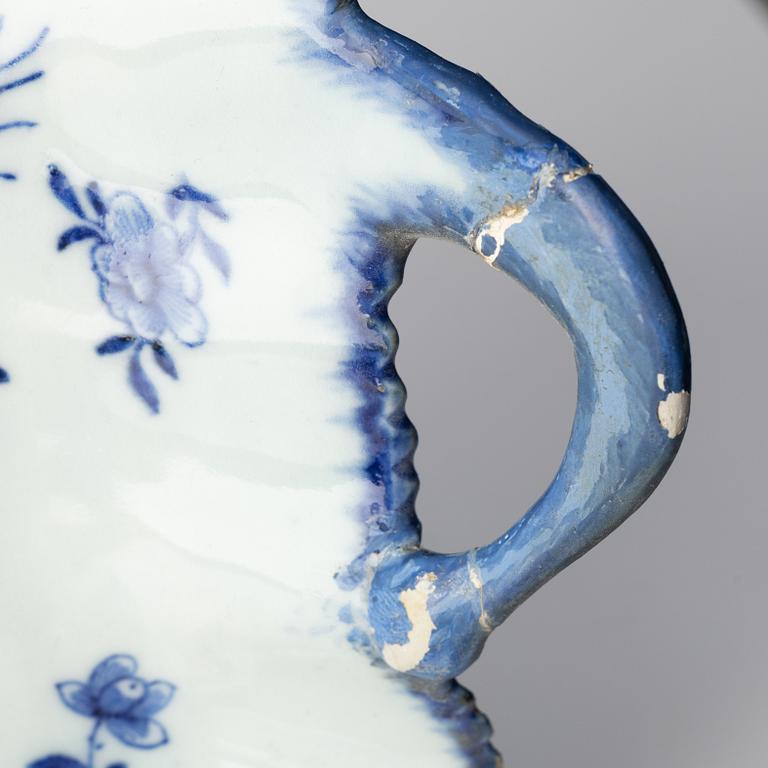 Fat, tre stycken, porslin. Qingdynastin, Qianlong (1736-95).