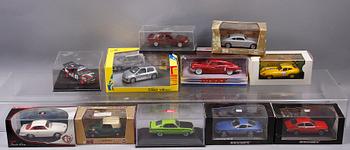 MODELLBILAR, ca 25 st, bl a Schuco och Dinky.