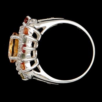 RING, vitguldspläterat sterlingsilver, gul citrin ca 2.80 ct, olikfärgade samt vita safirer tot ca 1.20 ct.