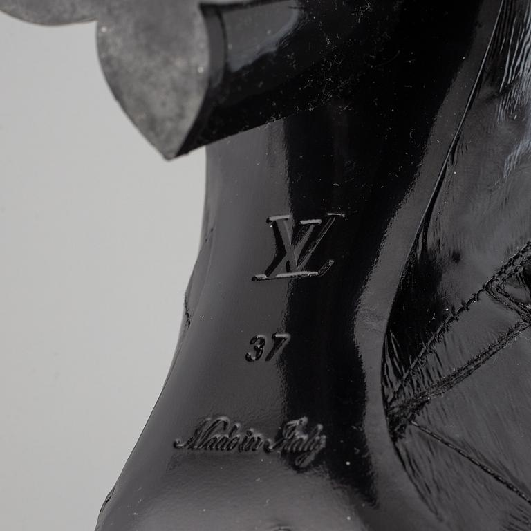 LOUIS VUITTON, a pair of letaher boots, size 37.