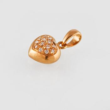 HÄNGE, 18K guld med 13 briljantslipade diamanter. Vikt 2,1 gram.