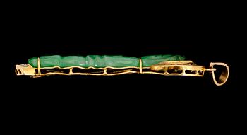 HÄNGE, 18K guld, jade och briljantslipade diamanter.