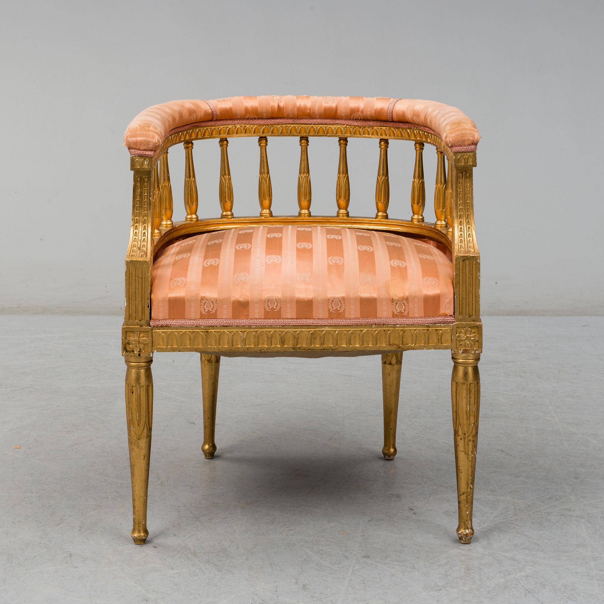 An early 20th century arm chair.