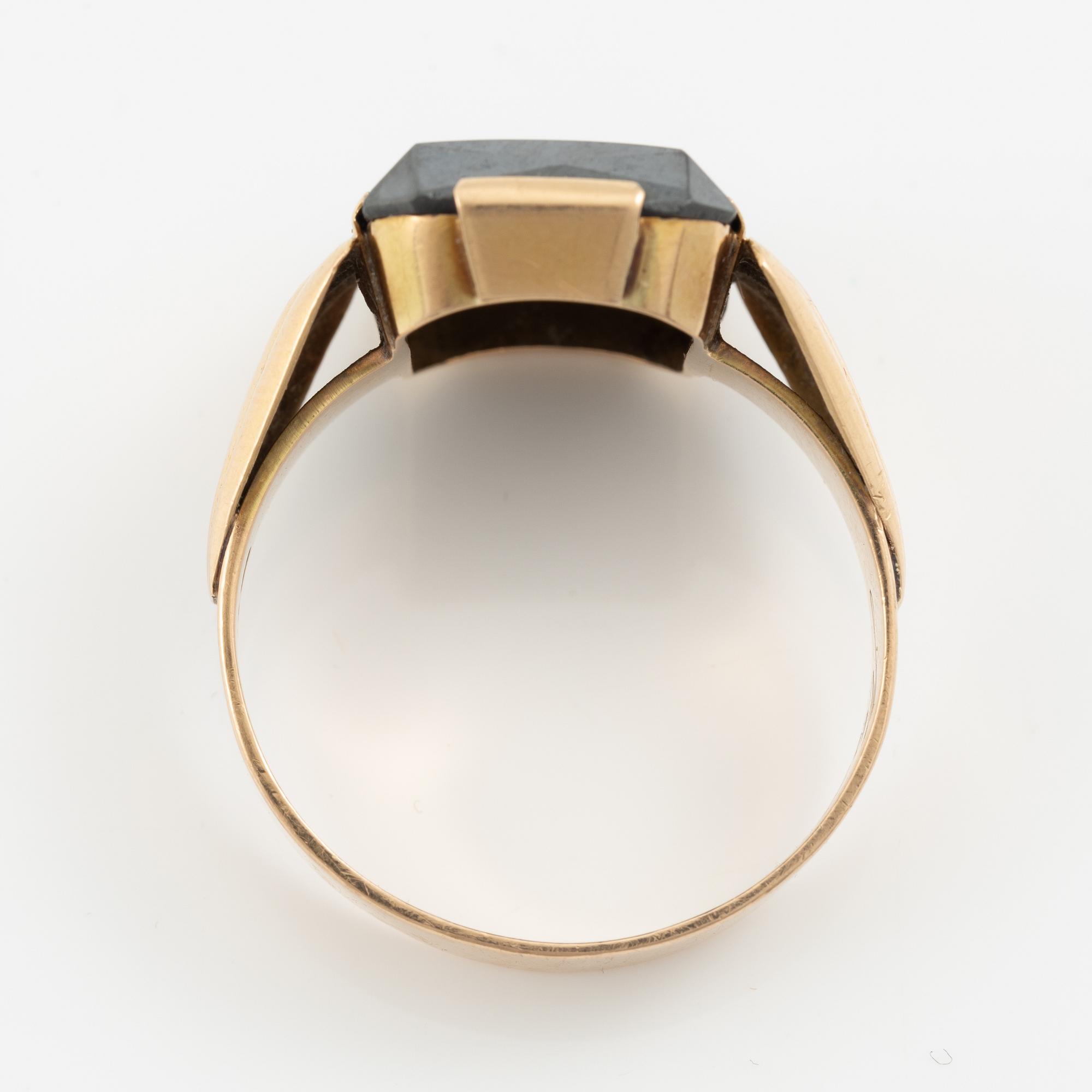 Claw ring, 14K gold with hematite.