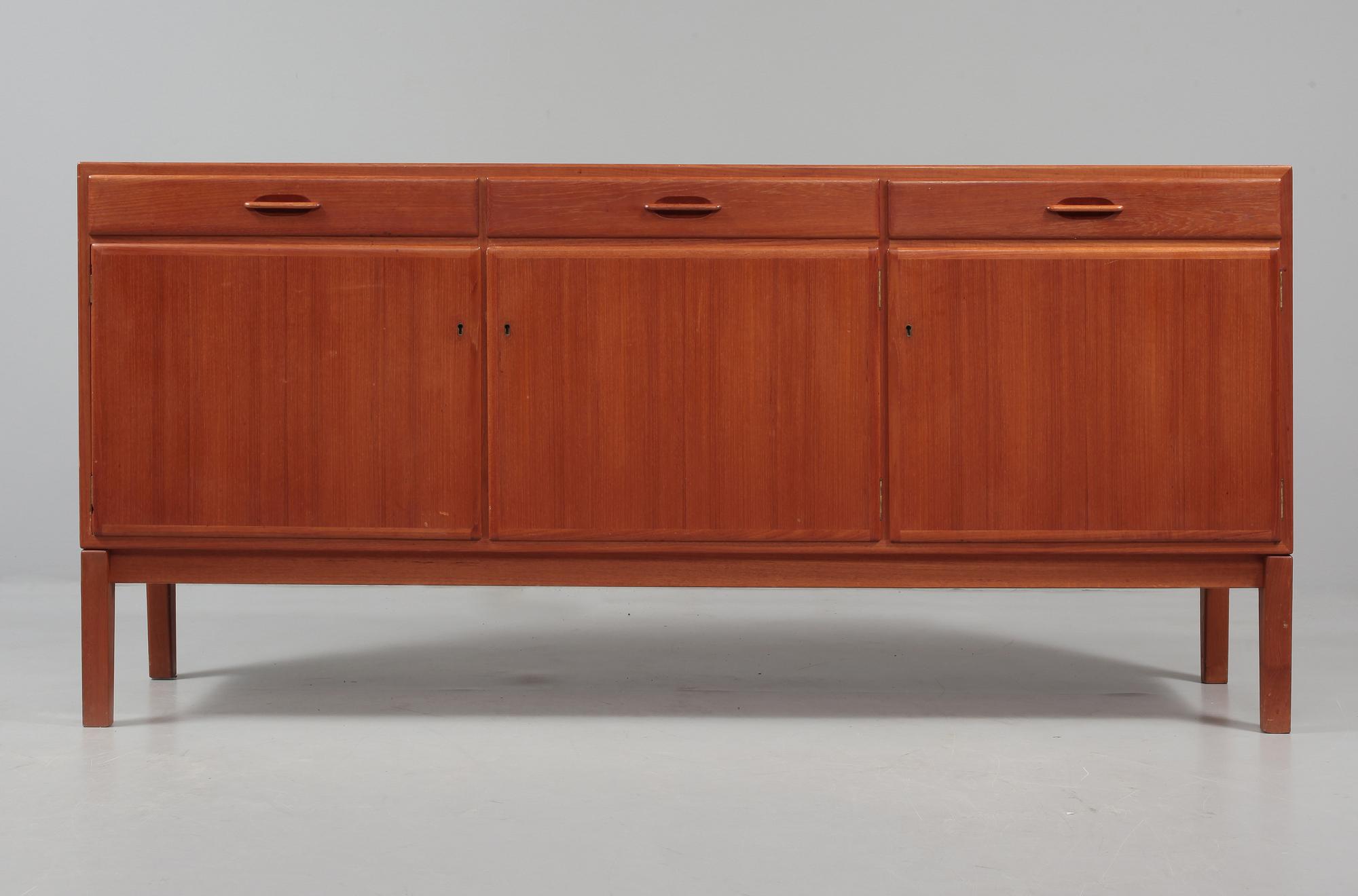 SIDEBOARD, Sverige, 1900-talets mitt.