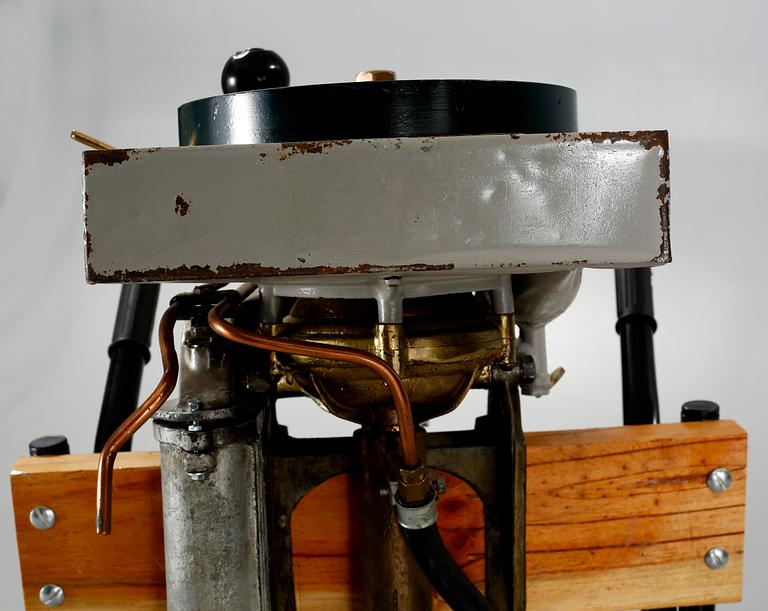 An early 20th century rowboat motor 
by Evinrude Detachable Rowboat Motor Company,
Milwaukee in Wisconsin.