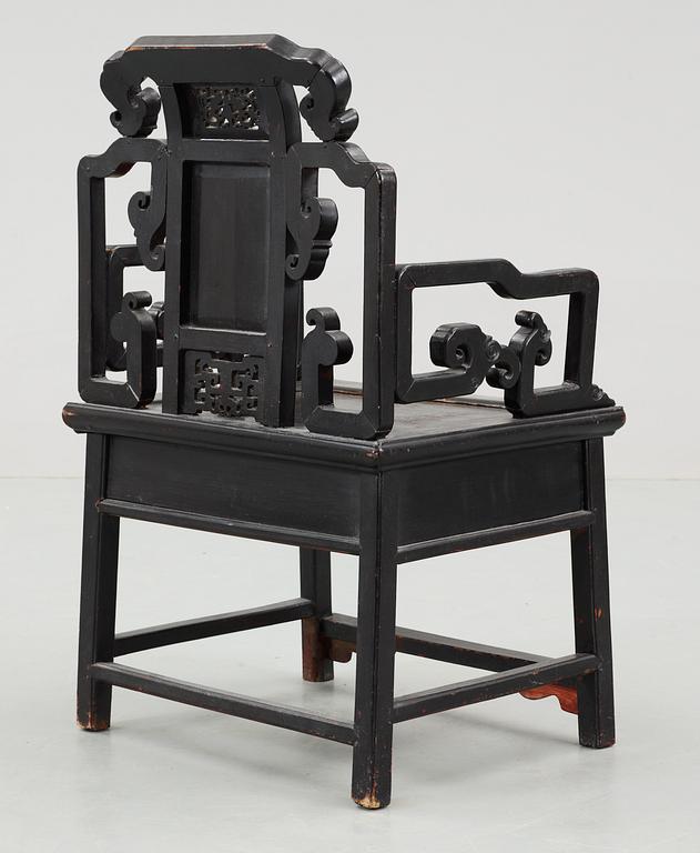 A black and red lacquered wooden chair, Qing dynasty.