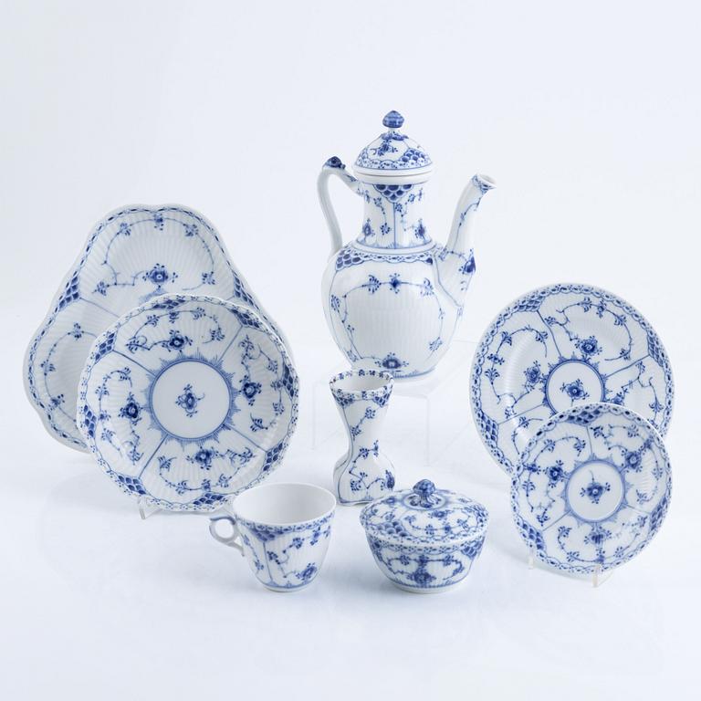 Service parts, 21 pieces, porcelain, "Musselmalet", full and half lace, Royal Copenhagen, Denmark.