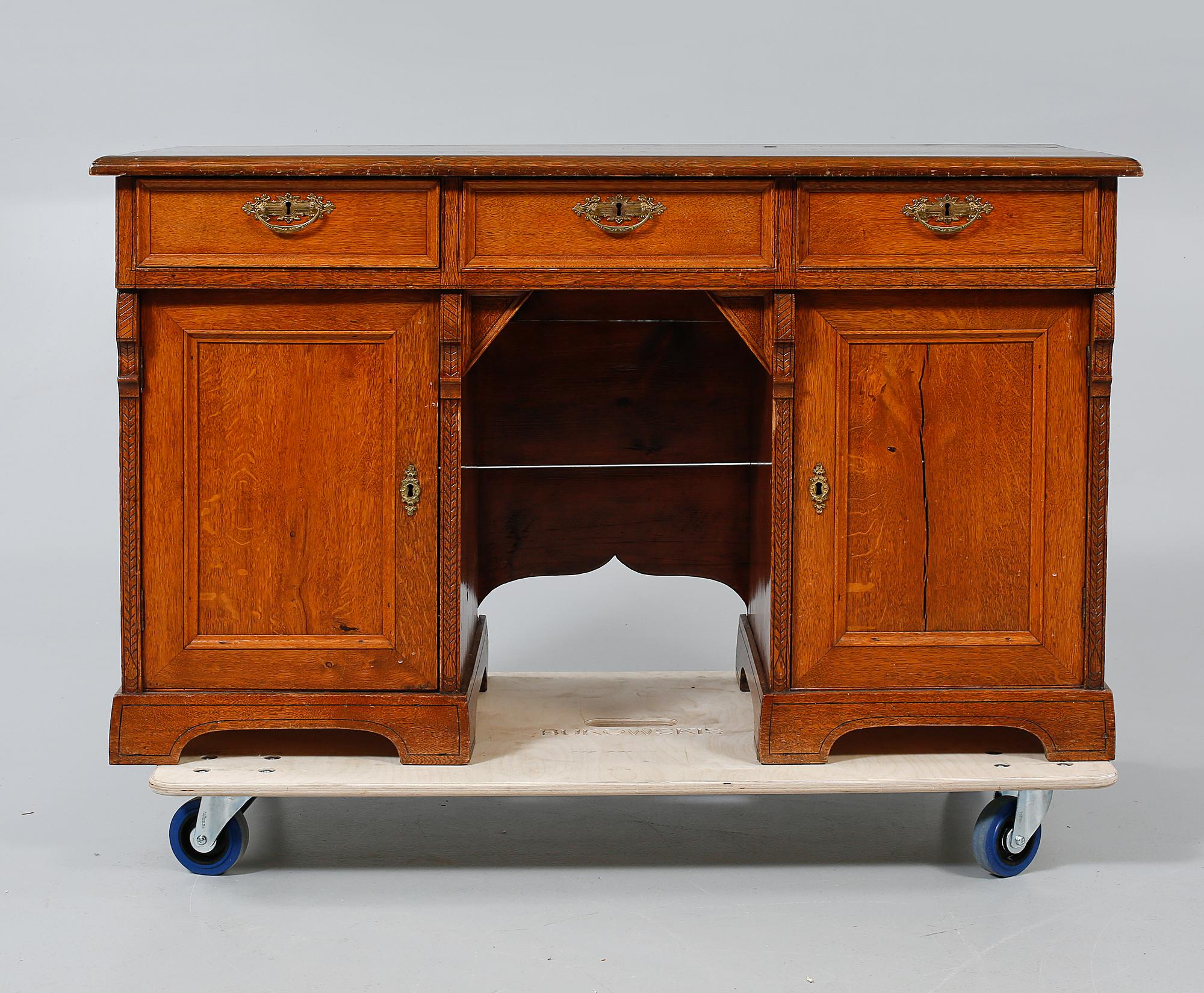 SKRIVBORD, 1900-talets början.