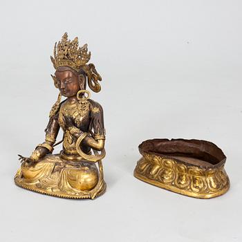 Bodhisattva, förgylld koppar i repousse teknik. Mongoliet, Dolonnor, ca 1800.