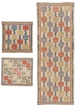 WEAVINGS, 3 pcs., Two "Skaftblomman", 133,5 x 48 and 41 x 39,5 cm. One "Lövendal", 38,5 x 40,5 cm. Flat weave (inplock på linnebotten). Signed MMF.