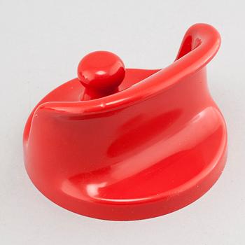 OLAF VON BOHR, 5 st klädkrokar, licenstillverkade av Husqvarna Borstfabrik för Kartell, 1970-tal.