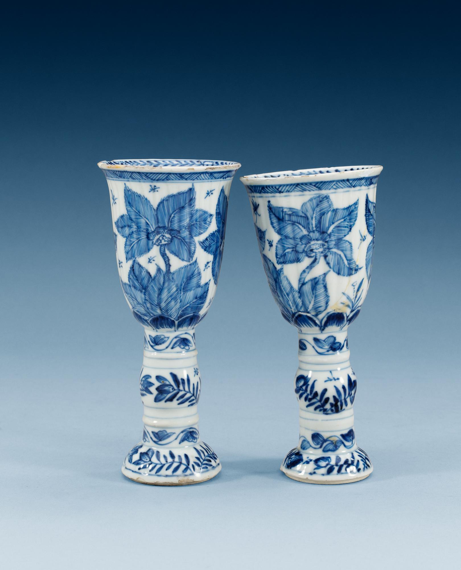 A pair of blue and white goblets, Qing dynasty, Kangxi (1662-1722).