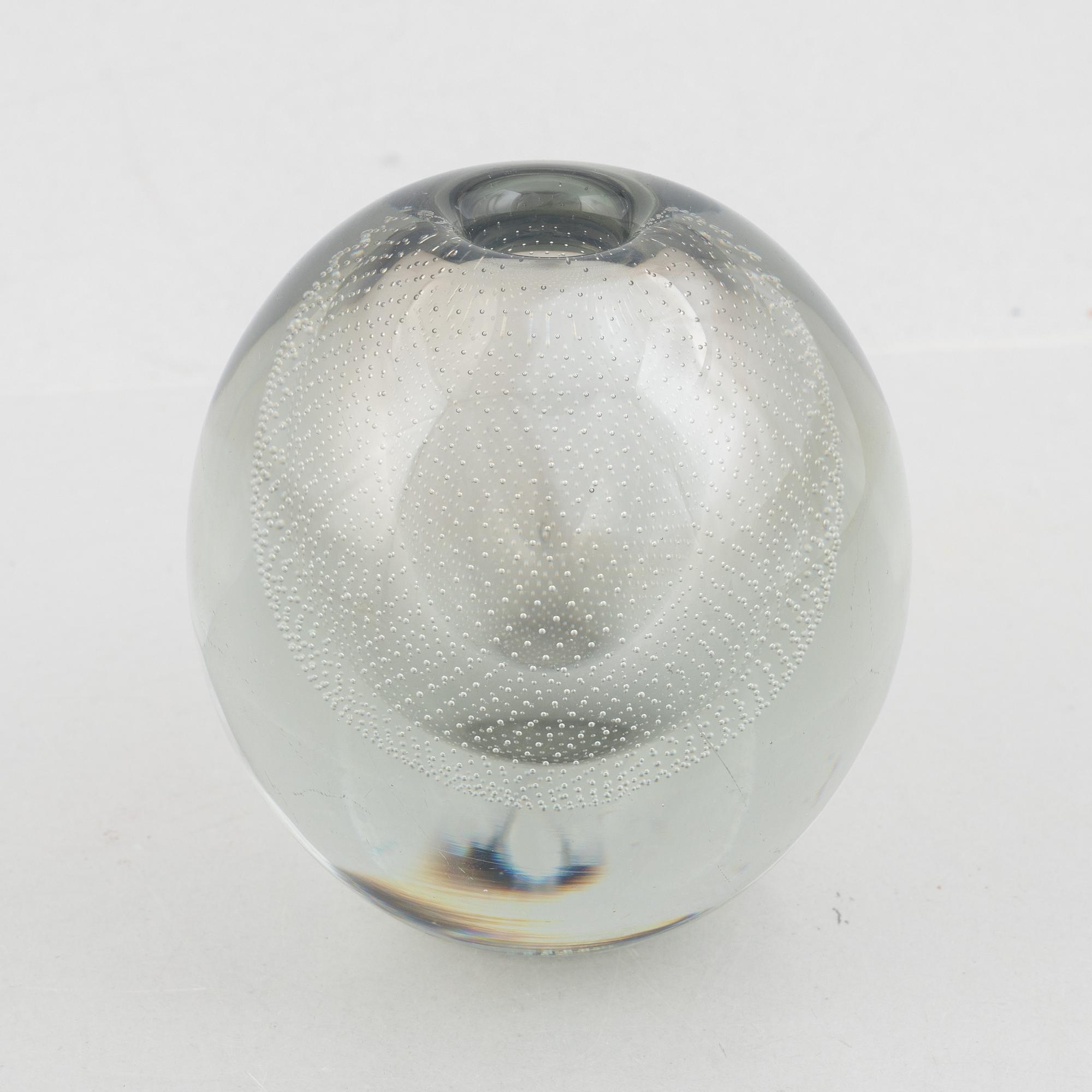 Gunnel Nyman, vase, Nuutajärvi Notsjö, Finland, 1953.
